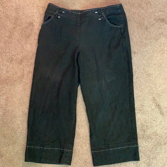 new directions Pants - EUC New Directions Charcoal Gray Cropped Pants